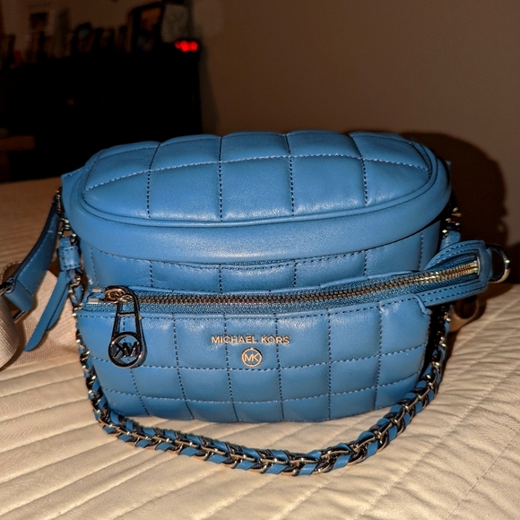 Michael Kors Handbags - Michael Kors sling bag